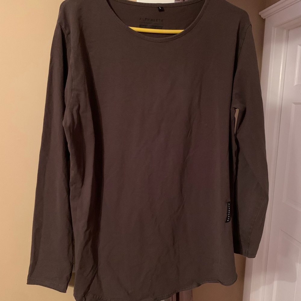 Alphalete long sleeve men’s scoop neck tops